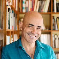 Eduardo Sacheri, escritor: “En Argentina, los discursos emocionales y mágicos gozan de una estupenda salud”