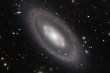 El misterio geométrico que encierra la galaxia NGC 7020