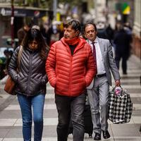 Caída récord del ahorro de los hogares, la otra debilidad que arrastra la economía chilena