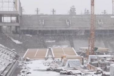 Universidad Católica mostró los avances del nuevo estadio en medio de la caída de nieve.