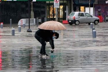 Con vientos de hasta 40 km/h regresa la lluvia a Santiago y la zona centro sur 
