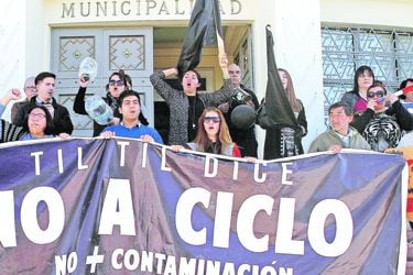 TIL TIL : Vecinos de til til protestan en la Municipalicad de dicha comuna