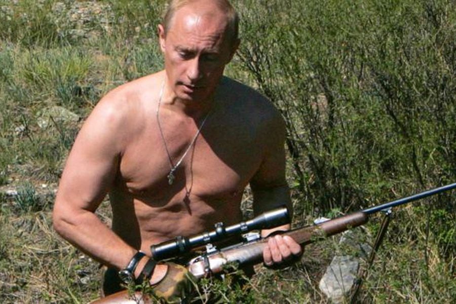 Quién está comprando el calendario del presidente Vladimir Putin, en el que sale sin camisa? - La Tercera