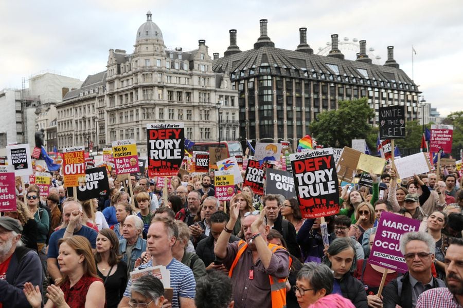 Protestas afuera del parlamento británico