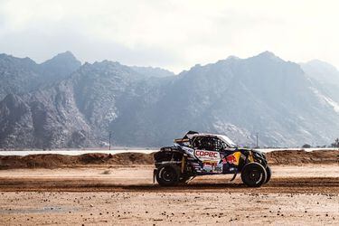 “Chaleco” López pasa a liderar el Rally Dakar y la armada chilena tiene un día positivo