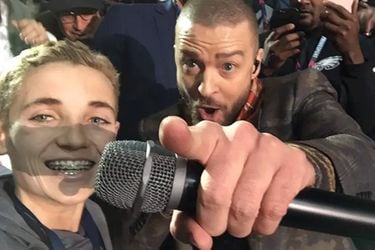 Arrestan al joven que se hizo viral por su foto con Justin Timberlake en un Super Bowl 