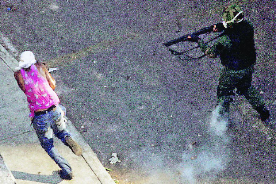 Rally against the government of Venezuela 's President Maduro and to commemorate May Day in Caracas (45427741)