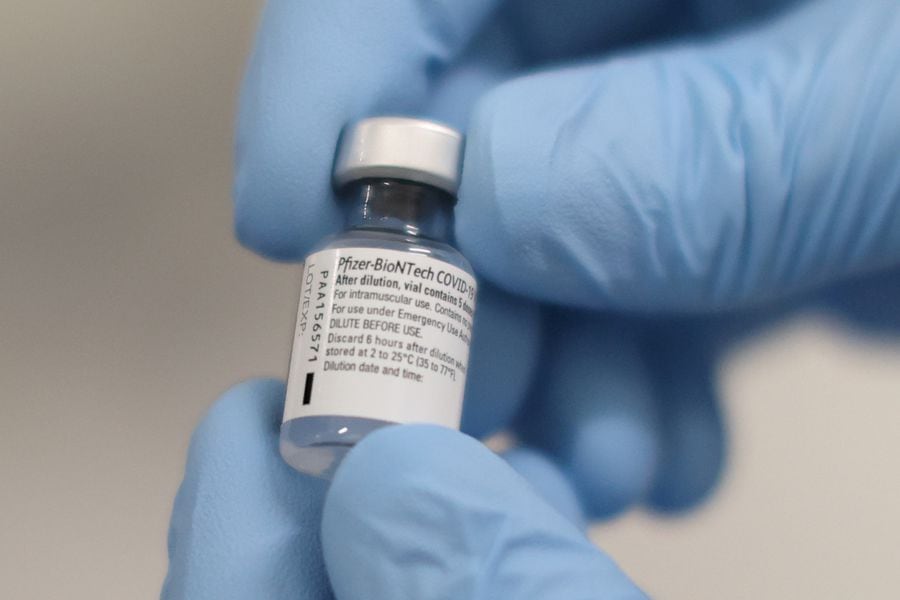 FDA autoriza la vacuna de Pfizer en EE.UU. y Trump dice que inoculación  comienza en menos de 24 horas - La Tercera