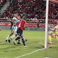 Mauricio Isla rescata a Independiente: el Huaso anota en el epílogo para darle un punto al Rojo