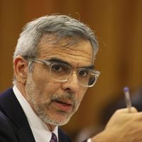 Ministro Cordero afirma que “legalmente no existe imposibilidad” de que general Yáñez ejerza su cargo pese a estar formalizado