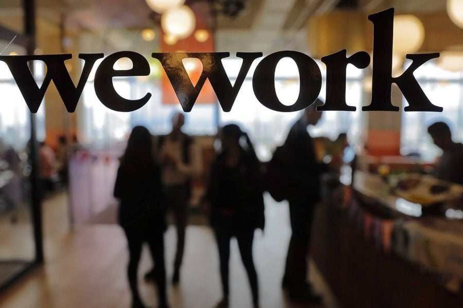 WeWork pasó de ser una empresa valorizada en US$47 mil millones a estar no muy lejos de la quiebra.