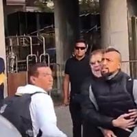 “¡Mójala!”: el momento de furia de Arturo Vidal contra un hincha en Lima