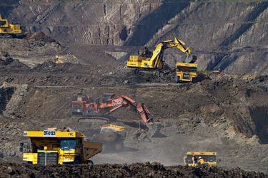 Mineras japonesas consideran que alza de impuestos en Chile disuade nuevas inversiones