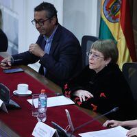 Marcado por reuniones sobre crisis de seguridad: Parlamento Andino culmina su encuentro en Chile con una condecoración a expresidenta Bachelet