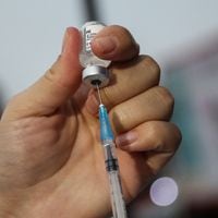 El virus sincicial tiene vacuna aprobada por la FDA y ya comenzaron las gestiones para implementarla en Chile