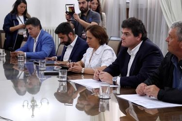 “Los municipios no nos vamos a restar”: la señal de alcaldes de oposición tras reunirse con Tohá por mesa de seguridad