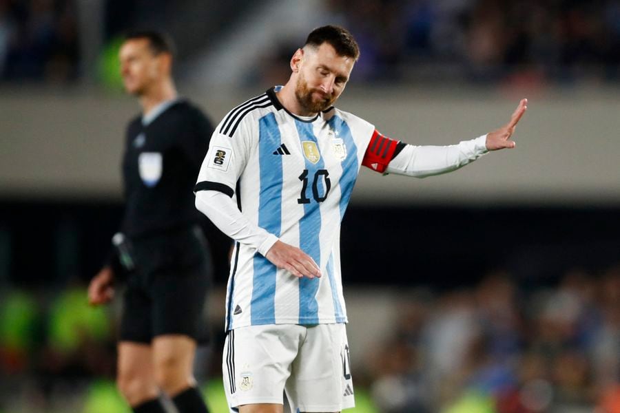 Lionel Messi fue figura ante Ecuador, pero fue criticado por no cantar el himno de Argentina: