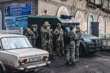 FF.AA. de Ucrania impiden a hombres en edad militar salir de su región sin permiso: Zelensky dice que no fue consultado