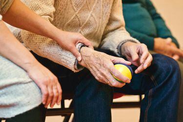 Estudio de Duoc UC detecta oportunidades de mejora para la contratación de cuidadores en centros de adulto mayor