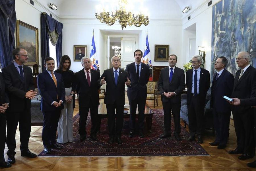 Presidente de la Republica recibe a empresarios que participaran en la APEC