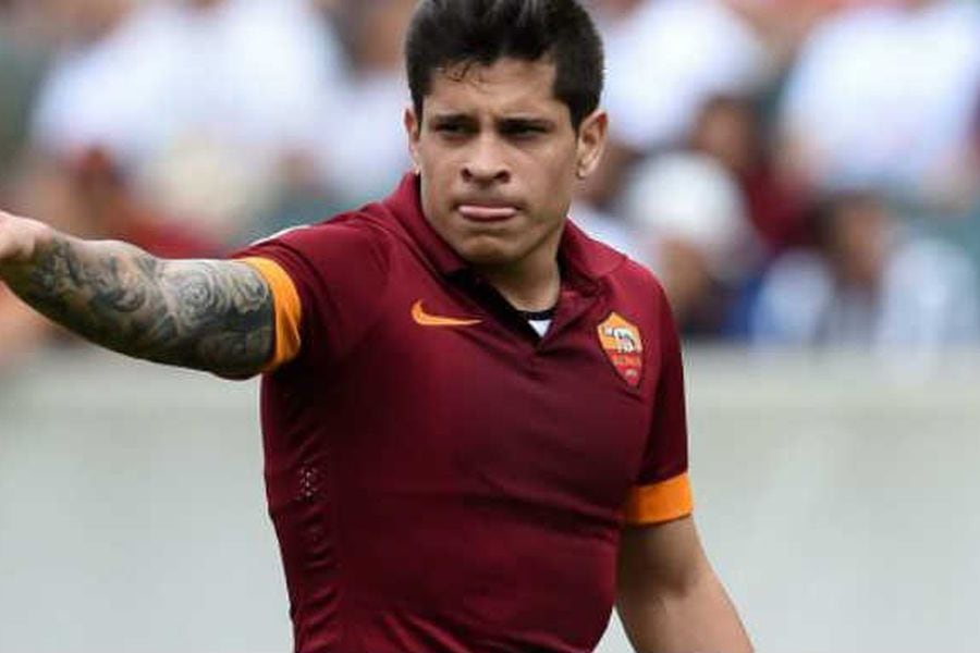 El curioso caso de Juan Iturbe: 10 camisetas diferentes a los 23 años - La Tercera