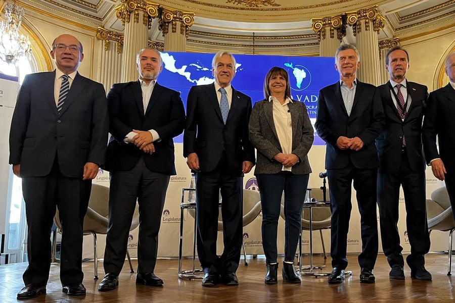 Grupo Libertad y Democracia sostiene encuentro masivo - La Tercera