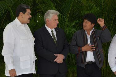 (L-R) Venezuelan President Nicolas Maduro