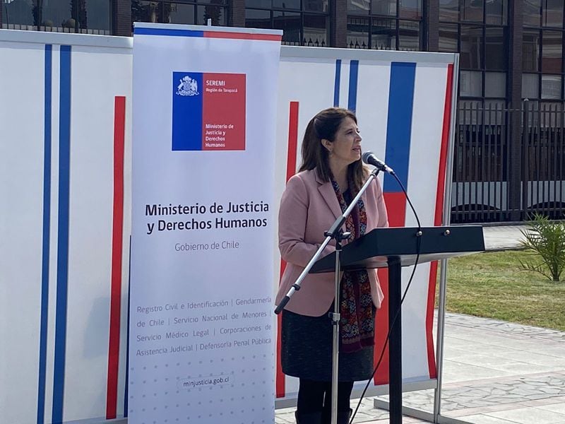 La ministra de Justicia, Marcela Ríos, anunció una propuesta para reponer la posibilidad de expulsión de extranjeros condenados por infracción a la Ley 20.000 de drogas.