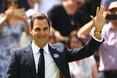 Un visitante de lujo: Roger Federer se roba las miradas y los aplausos en Wimbledon