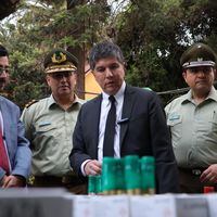 Operativo en Peñalolén y La Reina deja cuatro detenidos: se incautaron 20 armas y tres máquinas para fabricar municiones