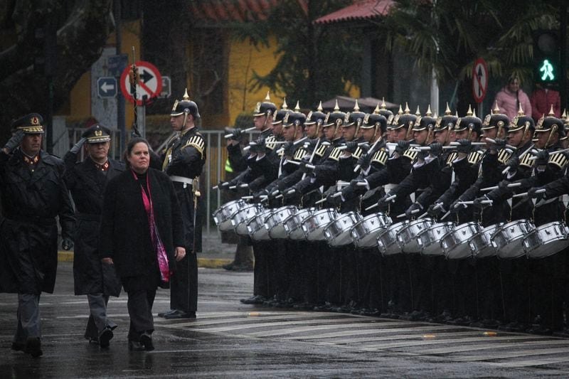La ministra de Defensa, Maya Fernández, estuvo junto al Presidente Gabriel Boric en la ceremonia por el natalicio de Bernardo O'Higgins en Chillán Viejo.