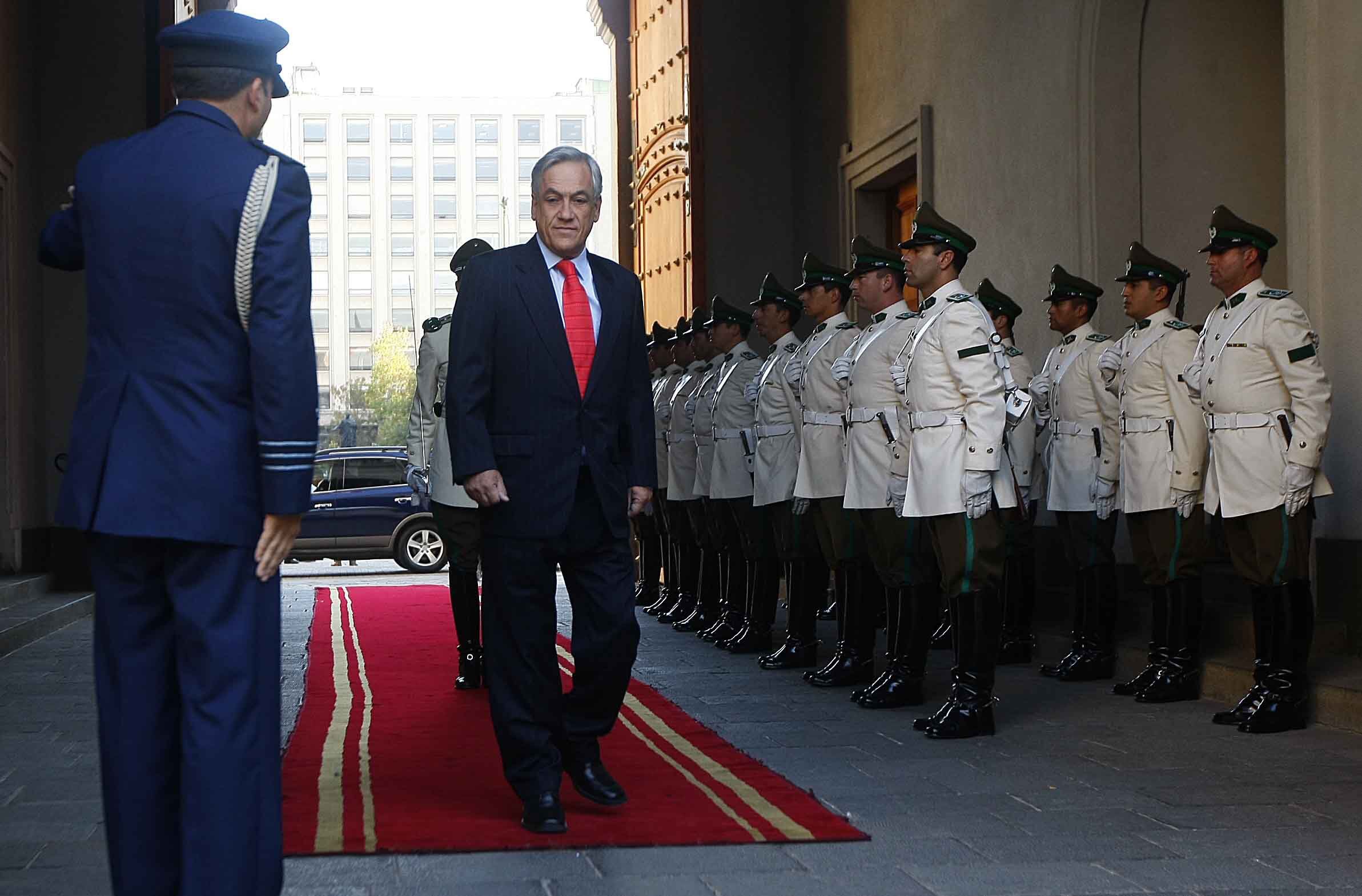 29 Marzo 2010
El Presidente, Sebastian Piñera,recibe Honores de la Guardia de Carabineros del Palacio de La Moneda.