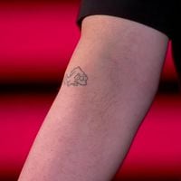 Esto significa el tatuaje que Luis Slimming mostró en Viña 2024: un pez con tres ojos