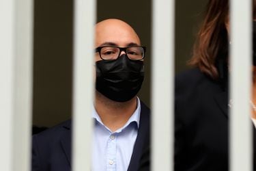 “Condena por abuso sexual justifica término de contratos”: bancos defienden cierre de cuentas bancarias a Nicolás López