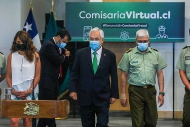El Presidente Sebastián Piñera durante el lanzamiento de un sistema de denuncias electrónicas para los delitos de hurto, daños a la propiedad y maltrato animal en las nuevas instalaciones de la Comisaria Virtual de Carabineros.