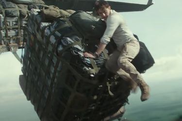 Nathan Drake intenta sobrevivir mientras cuelga de un avión en el primer clip de la película de Uncharted