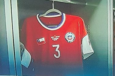La camiseta de Chile sin logo.