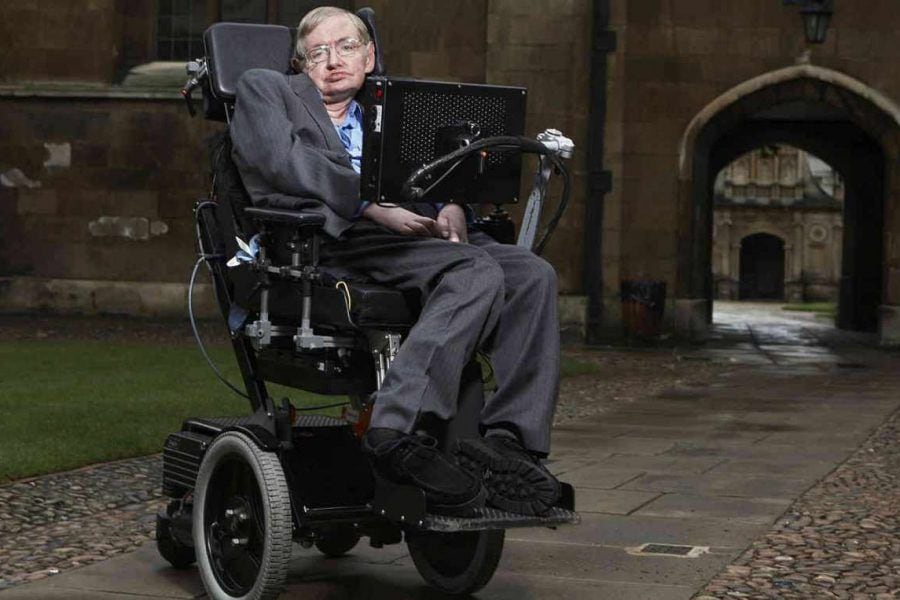 Stephen-Hawking-900x600