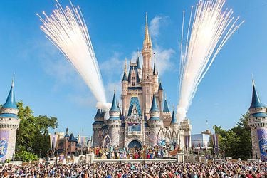 Mercado celebra el retorno a Disney del histórico ejecutivo Bob Iger