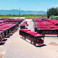 BancoEstado ayudará a financiar incorporación de nuevos buses eléctricos en Santiago