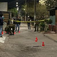 Sujeto muere en medio de balacera en Puente Alto: atacantes percutaron al menos 30 disparos
