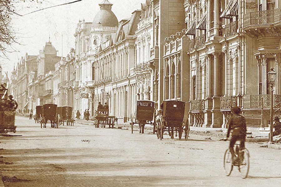 Alameda con calle Lord Cochrane, a mediados de los años 30.