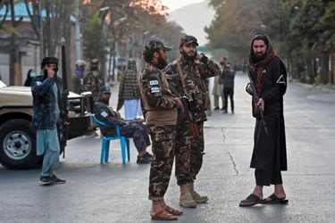 Talibanes dicen que negociaciones con Occidente cambiarán “la atmósfera bélica”