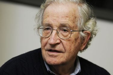 La alarmante opinión de Noam Chomsky sobre la Inteligencia Artificial de ChatGPT
