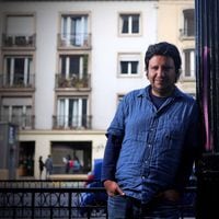 Escritor Alejandro Zambra visita Chile y participará en conversatorio UDP