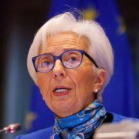 Lagarde afirma que el BCE podría debatir pronto el fin de la reinversión de bonos 