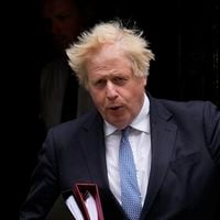Parlamento británico respalda informe que acusa a expremier Boris Johnson de mentir sobre “partygate”
