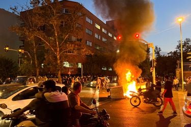 Protestas en Irán se extienden pese a advertencia de Guardia Revolucionaria sobre posibles juicios