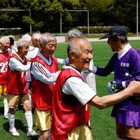 Para los futbolistas japoneses mayores, los 80 son los nuevos 50
