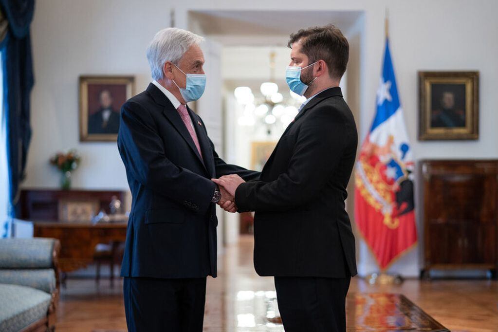 El Presidente electo, Gabriel Boric, junto al Mandatario Sebastián Piñera en la cita que tuvieron el 20 de diciembre.